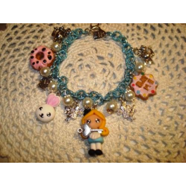 BRACCIALE IN FIMO HANDAMADE" ALICE IN WONDERLAND base bracciale celeste""