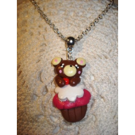 COLLANA KAWAI in FIMO "ORSO ORSETTO SU CUPCAKE" 