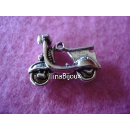 N.4 PZ CHARMS/CIONDOLI "VESPA" IN ARGENTO TIBETANO 22x17mm