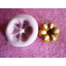 Stampino in silicone per fimo" BISCOTTO GLASSA PETALI"da 2,3cm