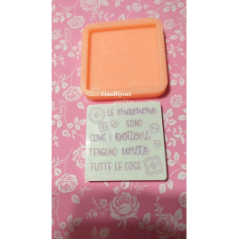 STAMPO SILICONE TARGHETTA 7x7cm "LE MAMME SONO COME I BOTTONI..." GESSO REGALO FESTA DELLA MAMMA