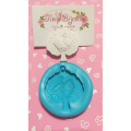 STAMPO SILICONE TARGHETTA 7X7cm"L'AMICIZIA SVUOTA LA MENTE E RIEMPIE IL CUORE" per GESSO REGALO altro.